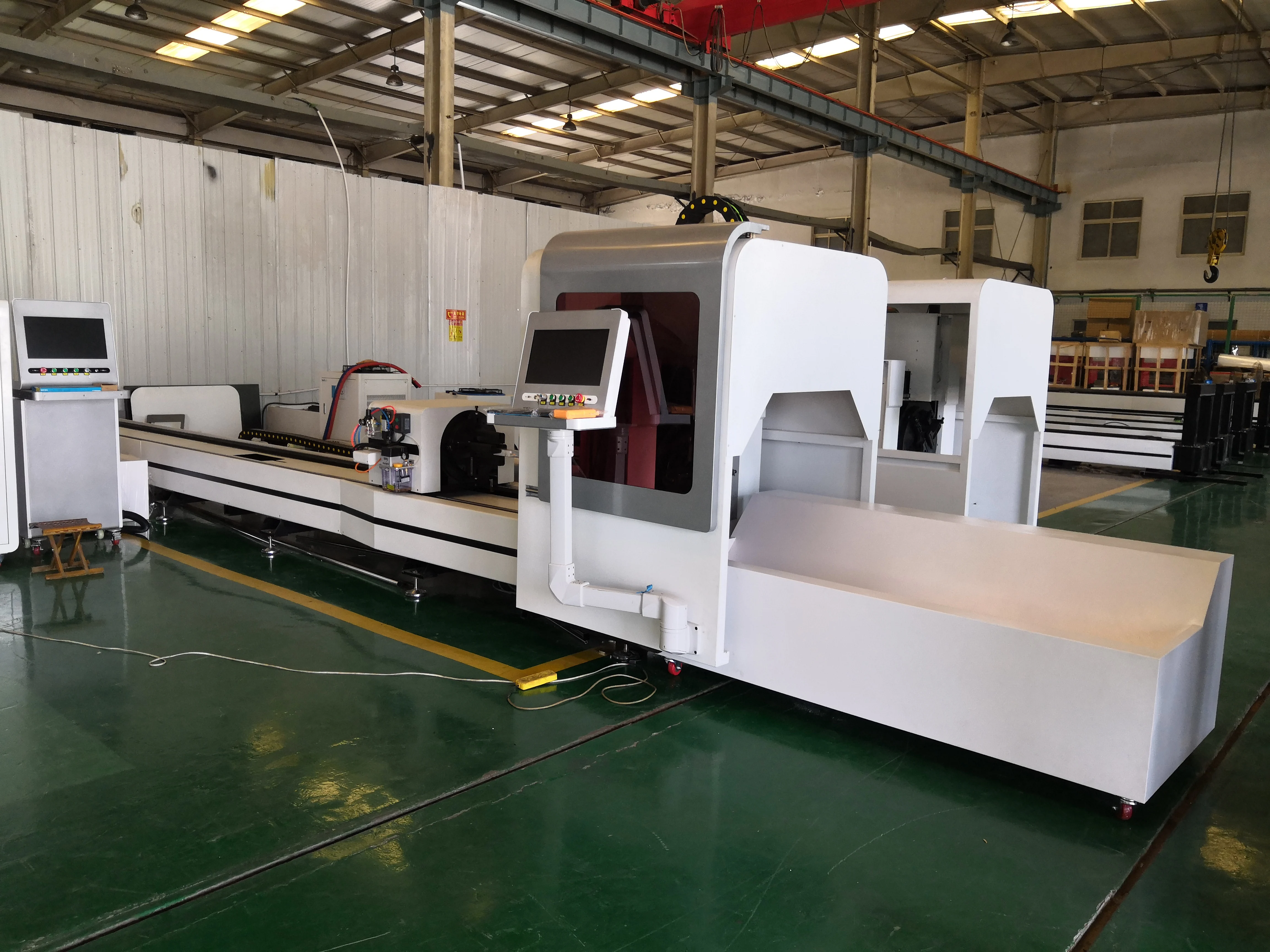 Factory Outlet 1000w 2000w 3000w Fiber Laser Pipe Cutting Machine For Carbon Steel Tube