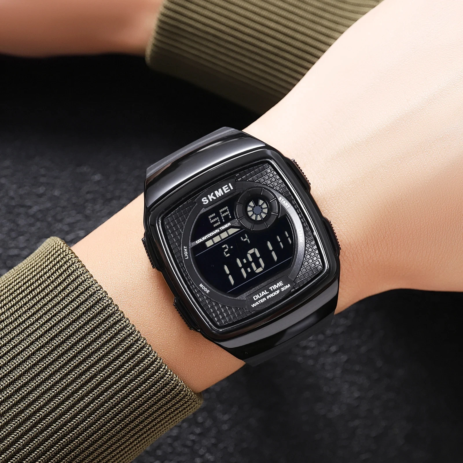 Skmei 2208 Men Sports Dual Time Chronograph Complete Calendar Watch High Quality Analog Digit Luxury LED Display Digital Watch
