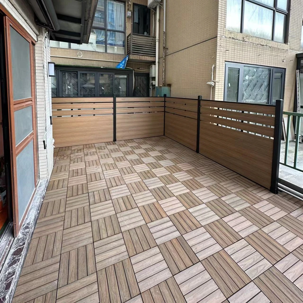 Simple Installation Plastic-Wood Fence Metal Frame Nature Pressure Treated Wood 3D Modeling Outdoor Fence Hardware Accessories