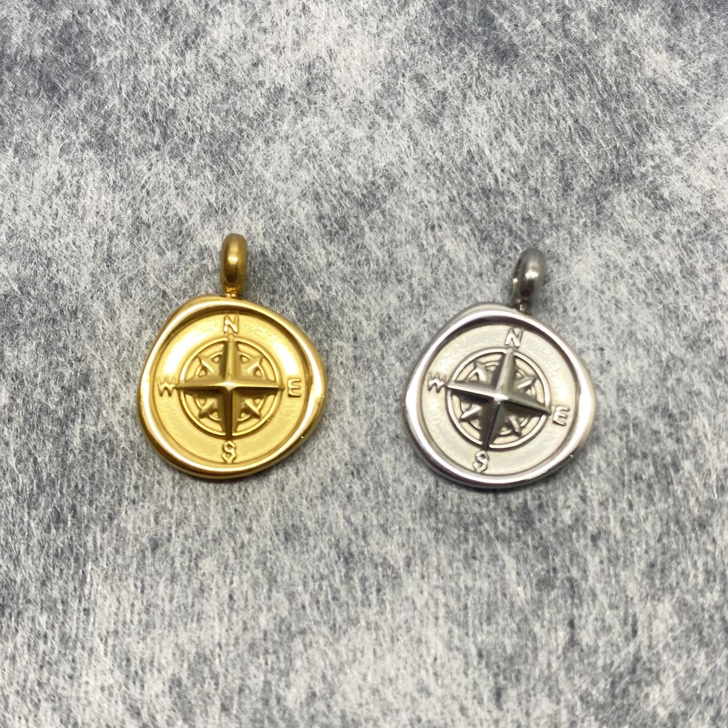 New Arrival Stainless Steel Rose Bear Pendant Non Tarnish 18K Gold Plated Moon Compass Pendant for Jewelry Making