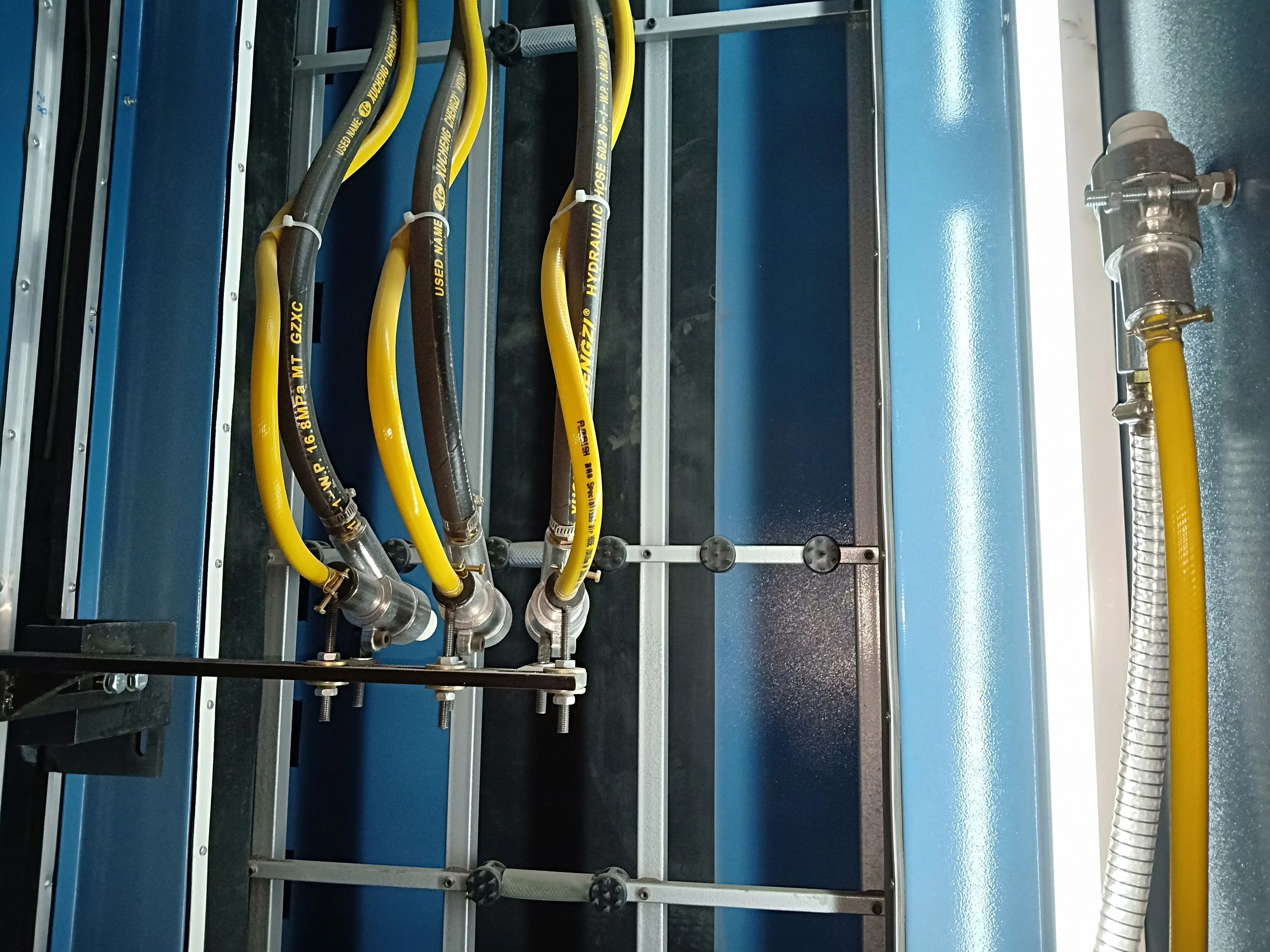 Automatic Glass Sandblasting Machine with 4 sandgun Vertical Glass Sand Art Glass Making equipment with film