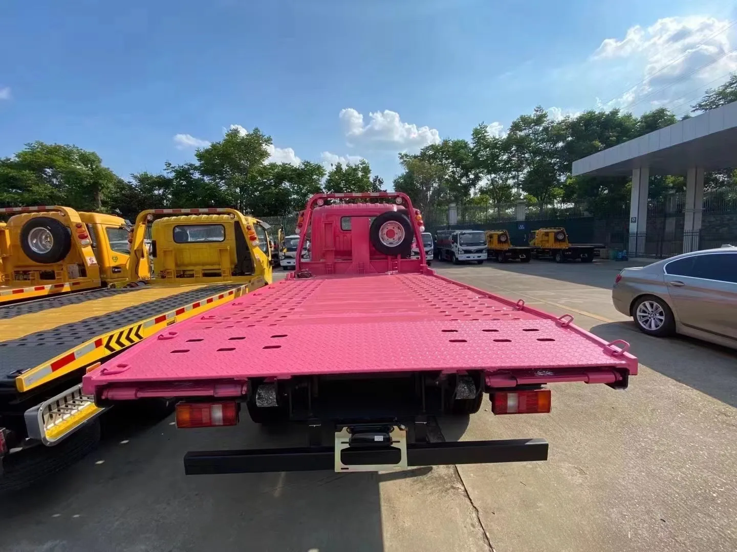 SINOTRUK HOWO 4X2 recovery tow truck HOWO 5 ton wrecker tow truck 5 ton wrecker tow truck