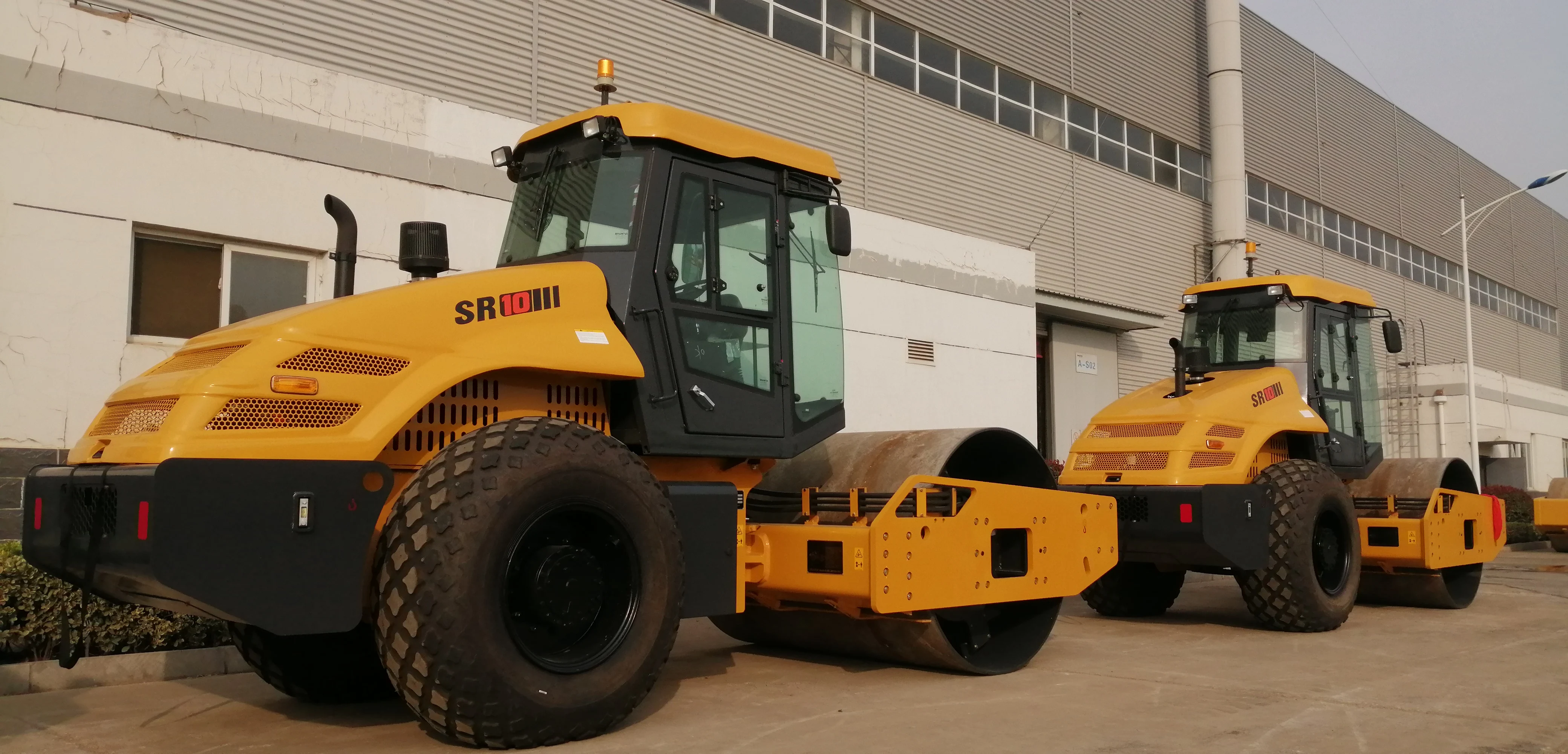 Mini SR10 Road Roller Wheeled Single Drum Vibratory 82 KW 10 TON