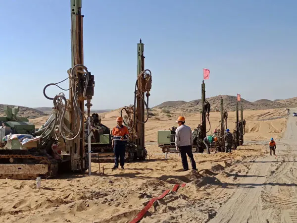 Photovoltaic hydraulic screw ground Solar blast hole pile driver drilling rigs machine mine drilling rig