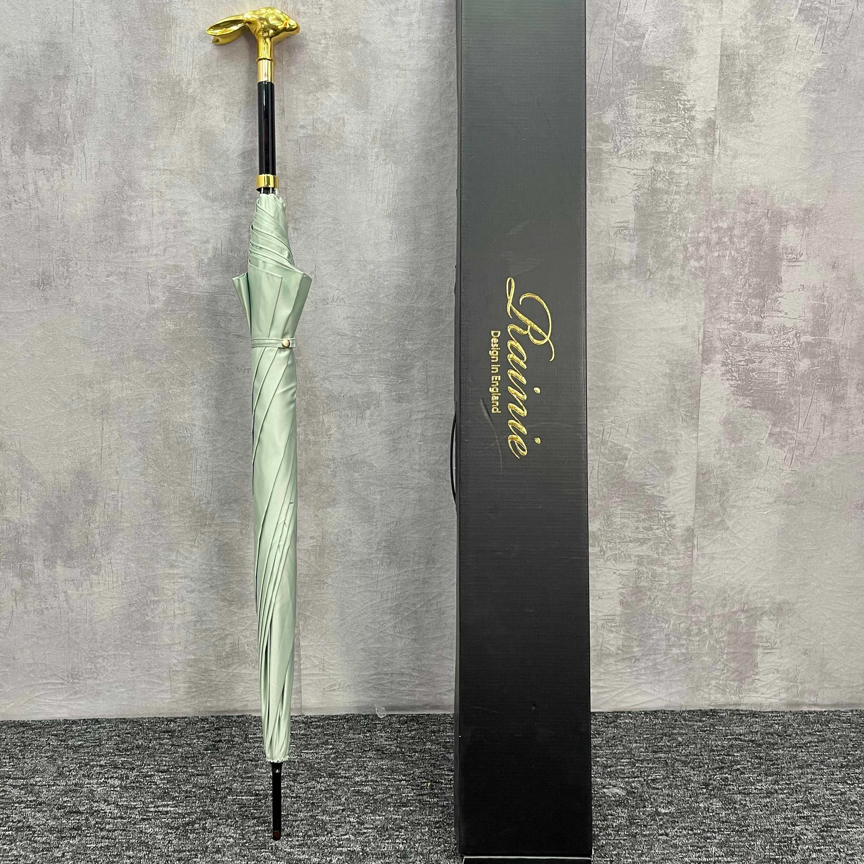 Длинный прямой зонт с ручкой в виде головы животного