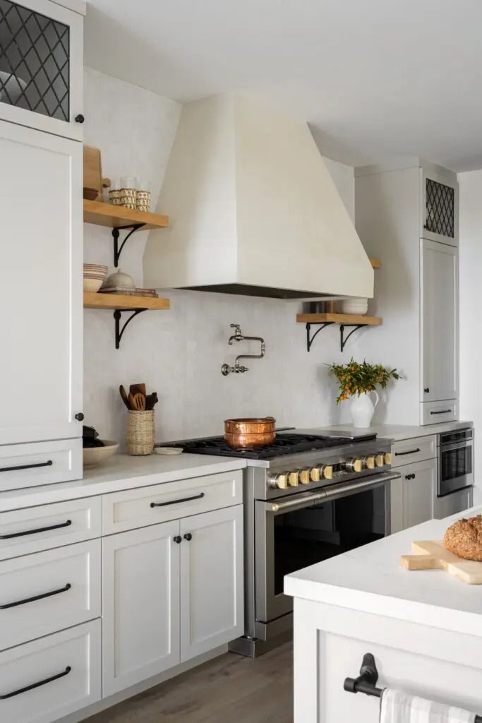 Vermont Round Shaker Wood Door Style Customized Colour Paint Finished Kitchen Cabinet white shaker with black handle