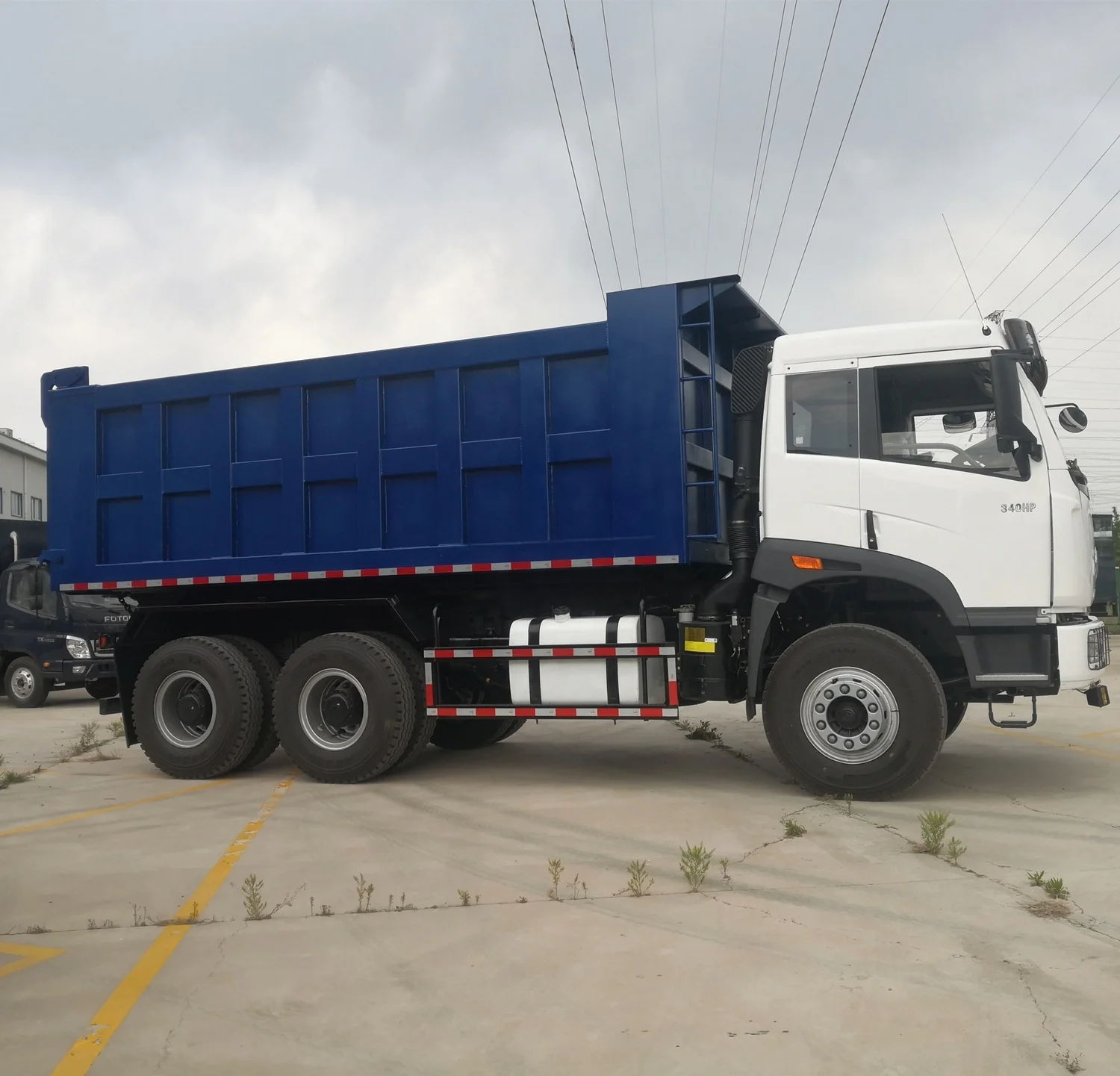 China FAW J5P RHD 340 Horse Power 50 Tons 6x4 Drive 10 Wheels Dump Trucks for Sale