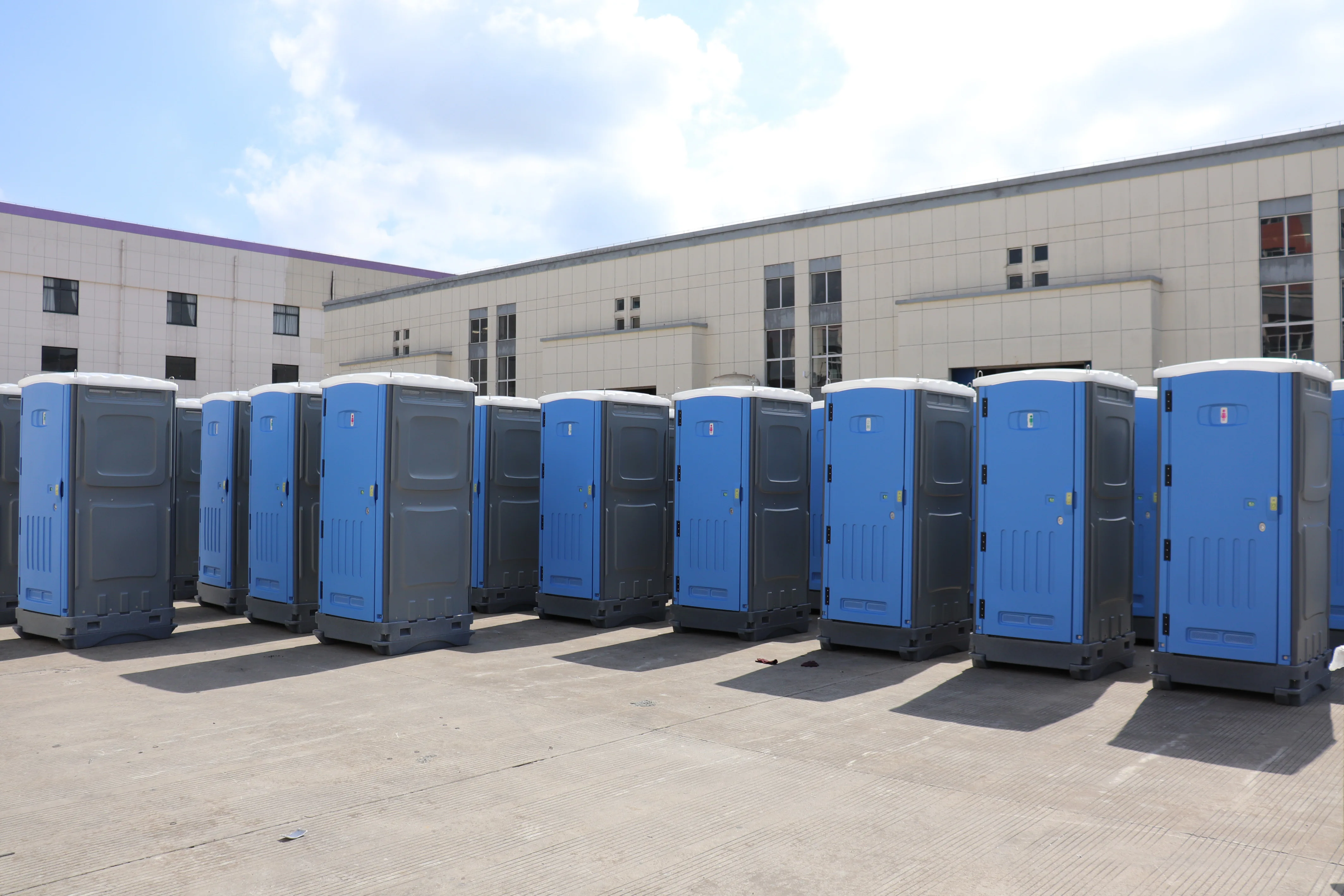 luxury Public Outdoor Bathroom Mobile Portable Toilet for sale