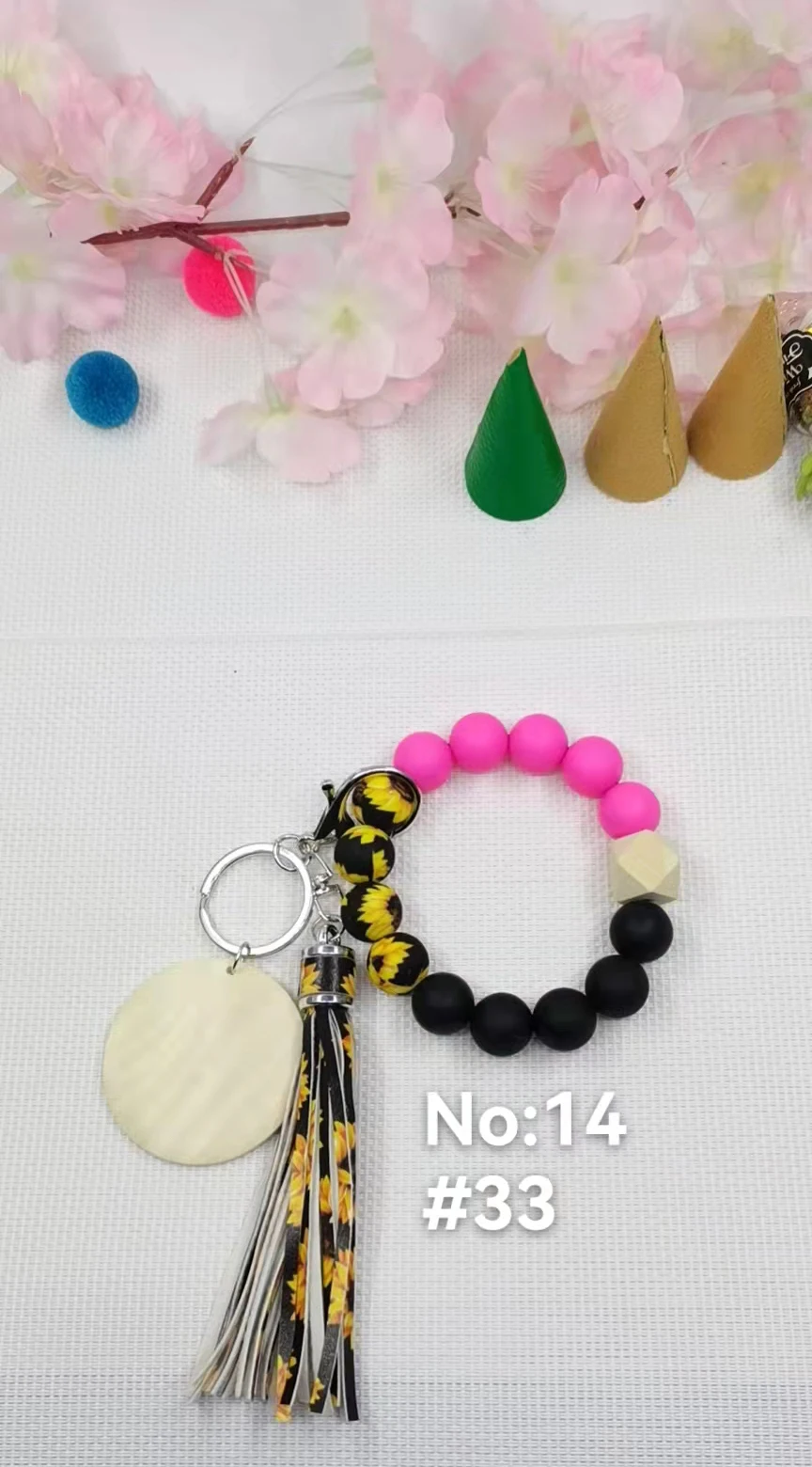 Wholesale Handmade Keychain Bracelet Sunflower Pink Heart Environmentally Friendly Silicone Beads Bracelet Wrist Keychain