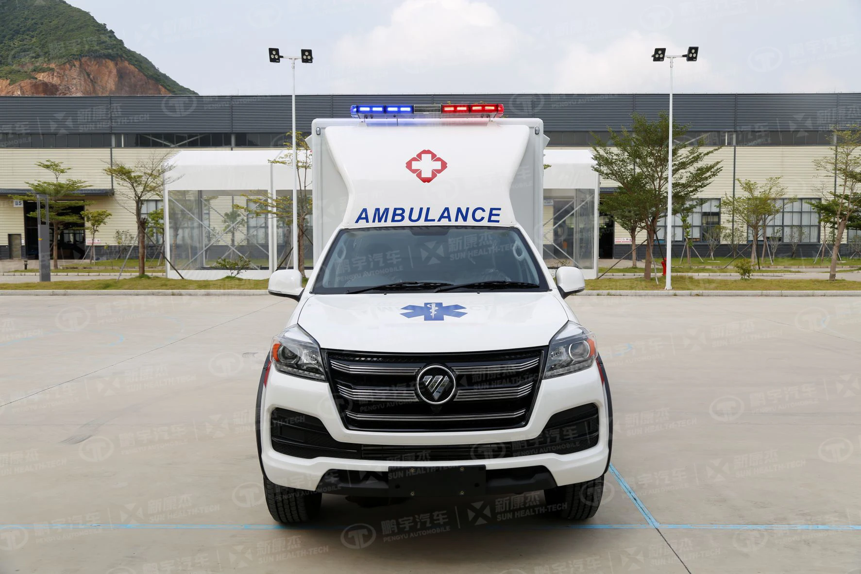 2022 Brand New 4x4 Ambulance Car FOTON Tunland Pick-up Box Monitoring Medical ICU Transport Ambulance Vehicle for Exporting
