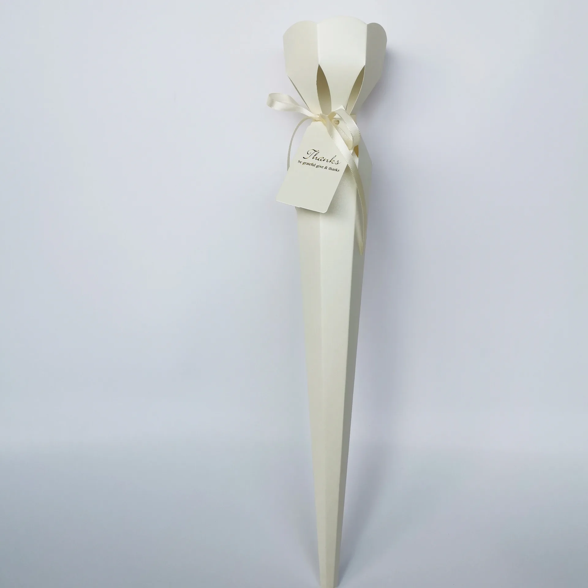 Wholesale Luxury Paper soap Flower Arrangements Display Card Customized Fresh Flower Portable Gift Single Flower Packaging