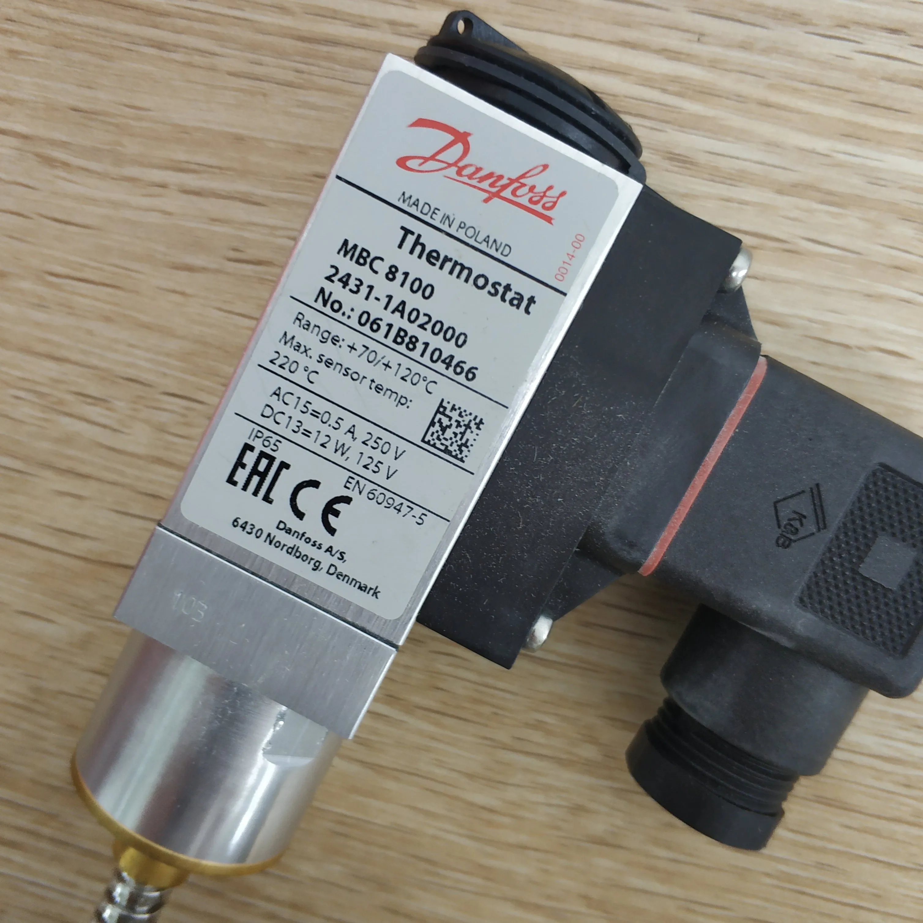 Danfoss thermostat type MBC 8000 and MBC 8100 061B810466  temperature controller