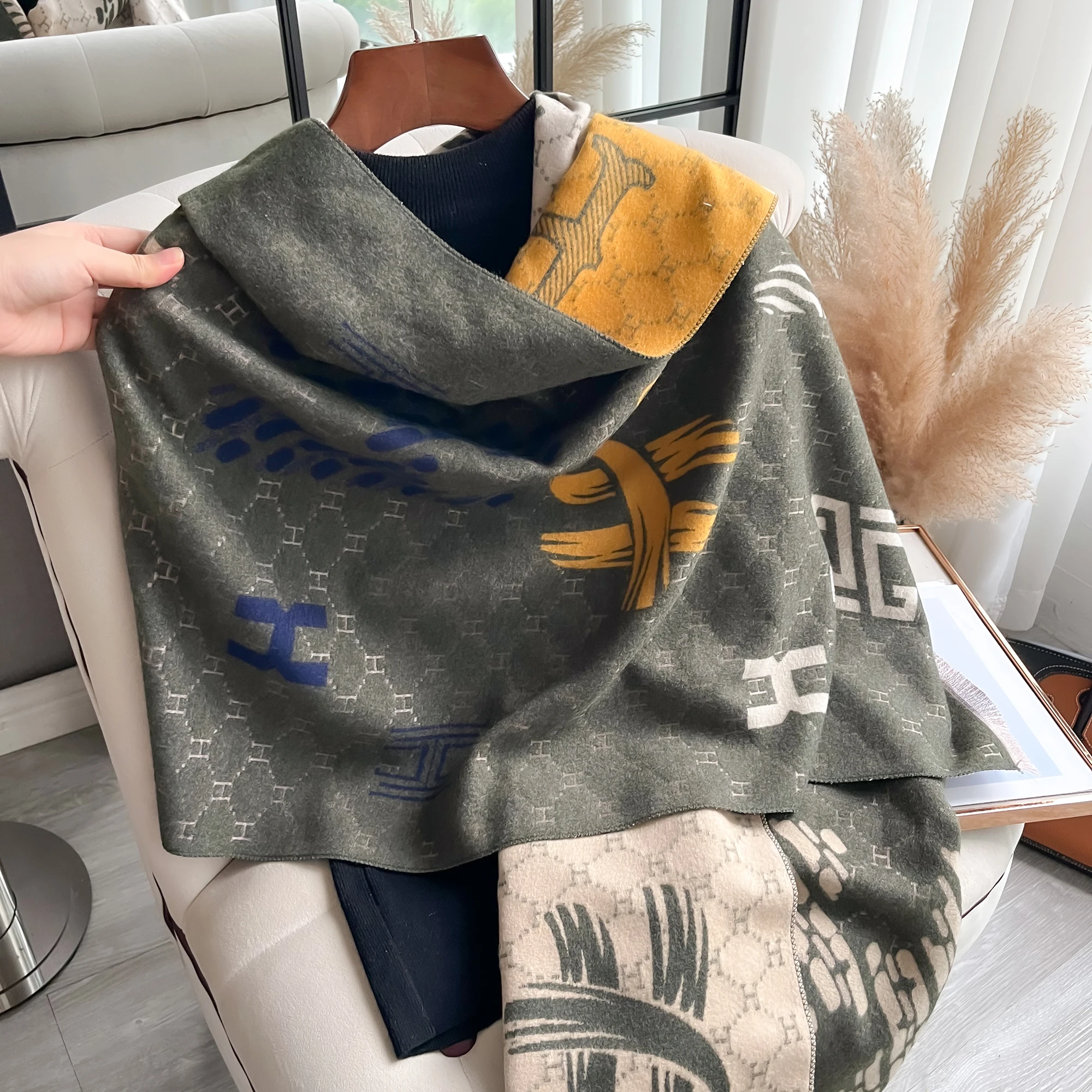 Europe and the United States new cashmere scarf ladies H big autumn and winter warm double-sided bib blanket shawl wholesale