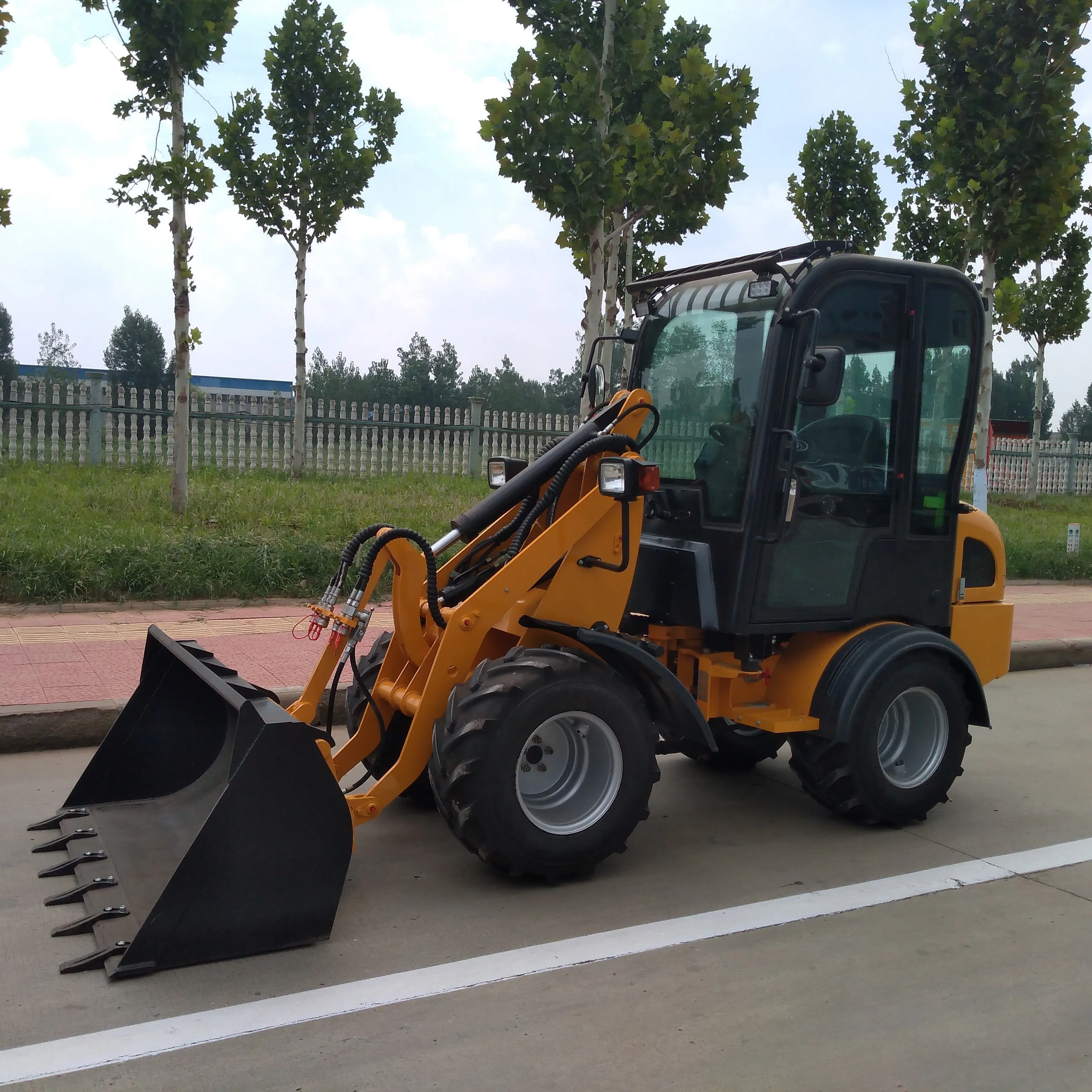 Best selling in 2023 1 ton and 2.5 tons mini tractor excavator