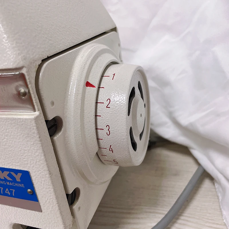 China Jukky Good Price Direct Drive Wiki Brand High Speed Four Thread Overlock Sewing Machine Suitable