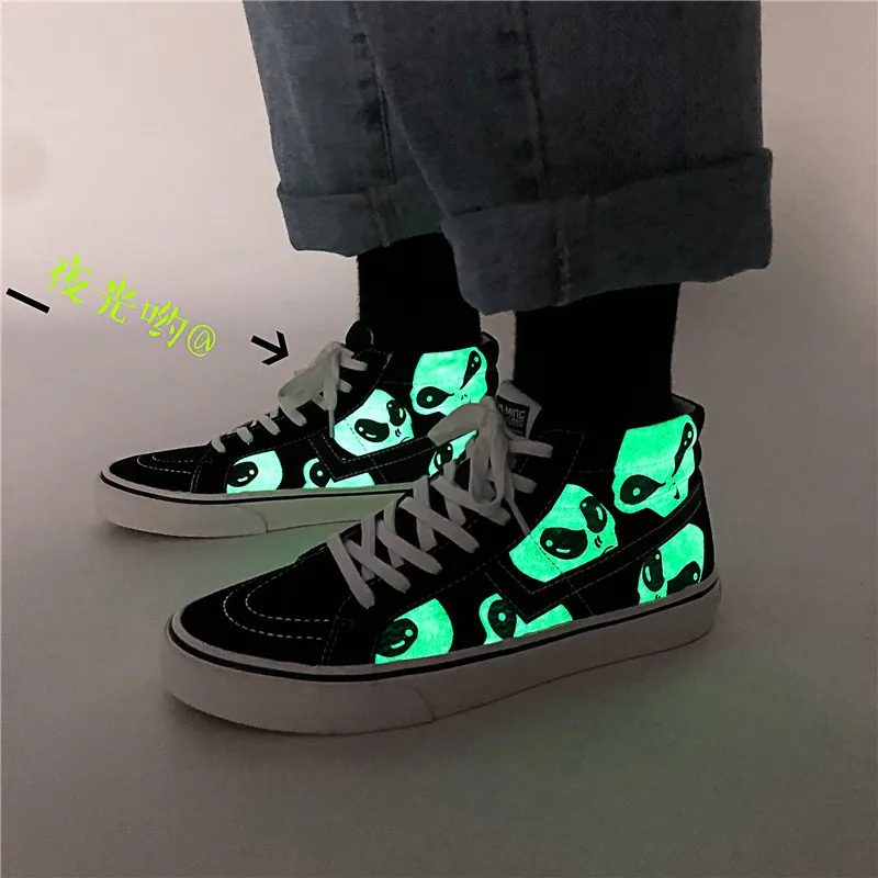 
New Model Low Price Men Lace-up White Canvas Shoes Wholesale Cheap Custom Logo Luminous High Top Canvas Flat Casual Shoes 
