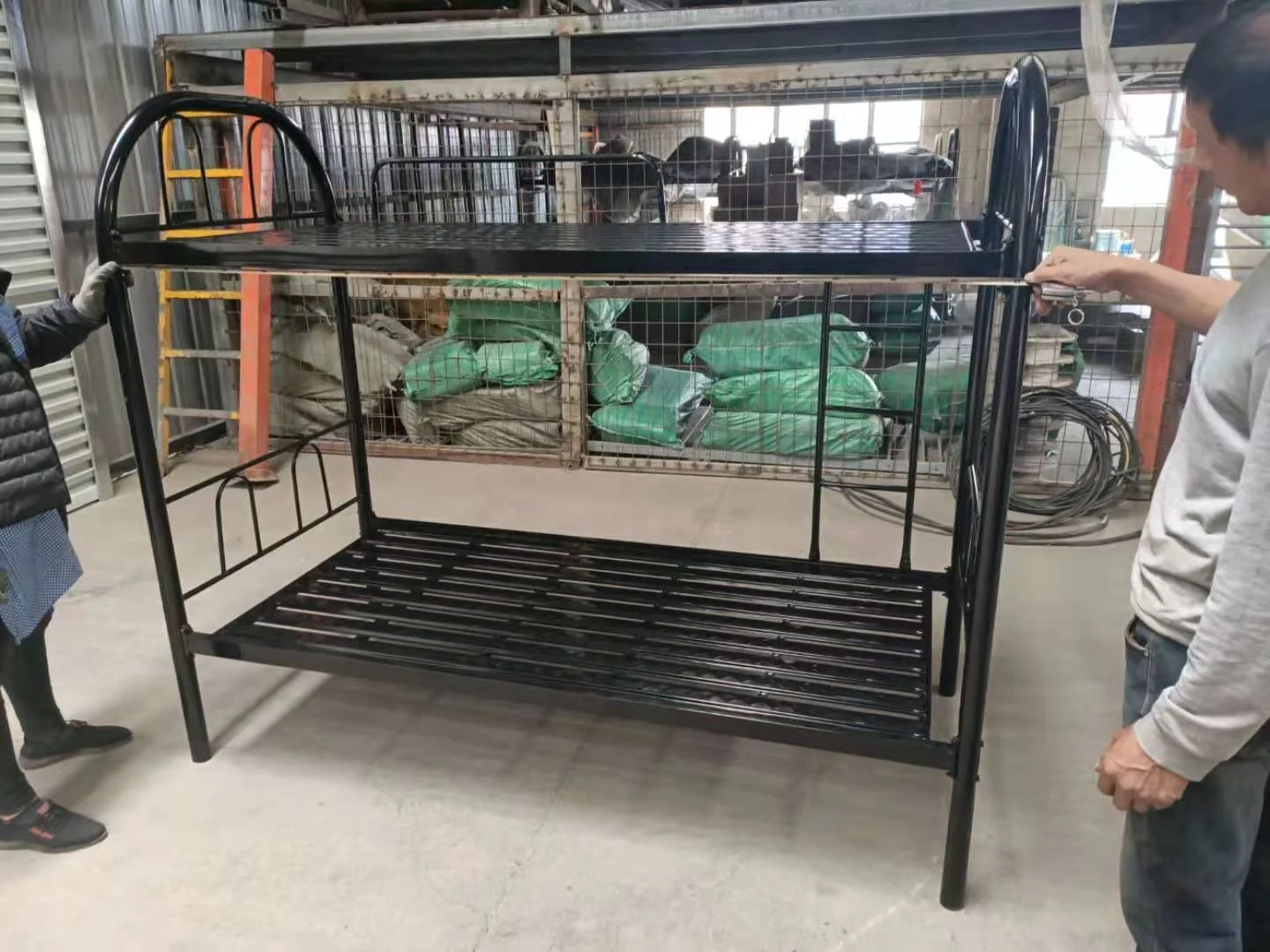 Factory sale directlysimple design heavy duty made in china hot sale cheap price Dubai Bahrain Qatar design metal beds