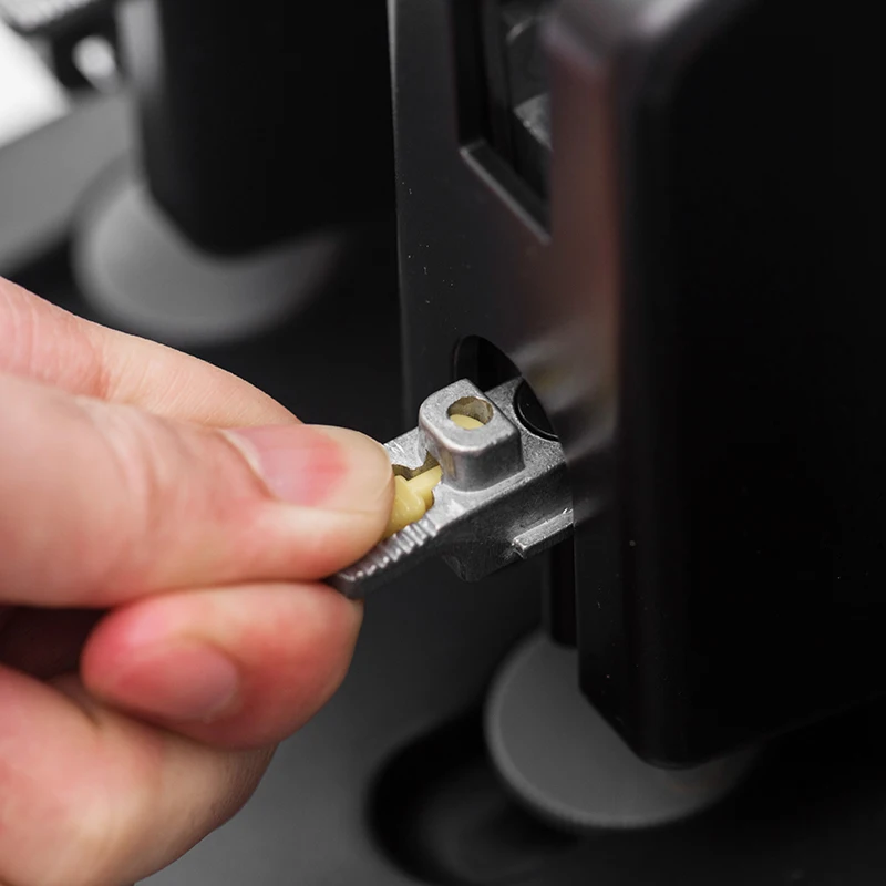 P-1500-4 Industrial Extra Large Giant Metal A4 A5 A6 Four Circle Punching Machine Hand Hold 4 Hole Cardboard Paper Punch