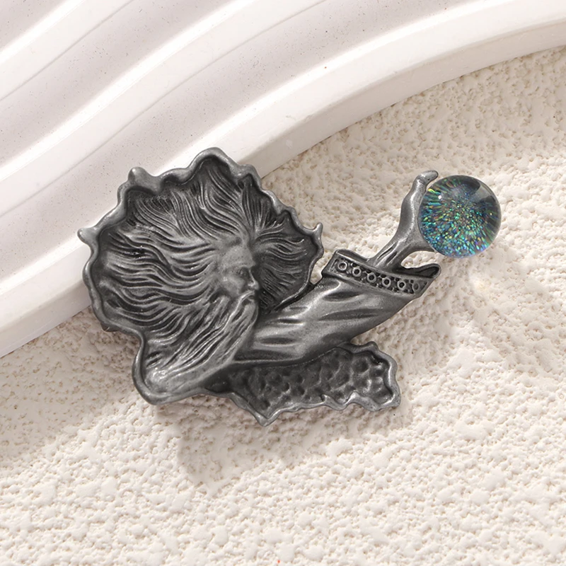 Factory Direct Sales and Wholesale Designer Custom Christmas Mask Accessories Safety Metal Fashion Luxury Brooch Pin for Women