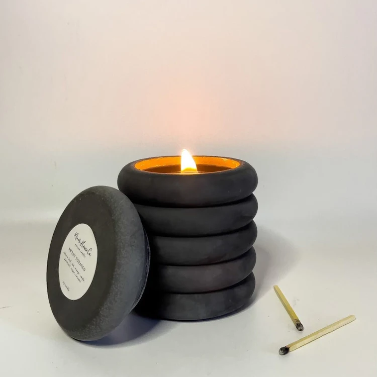 Hot Selling Strong Smell Unique Soy Wax Aromatherapy Luxury Scented Candle Cup Concrete Soy Candle In Bubble Vessel