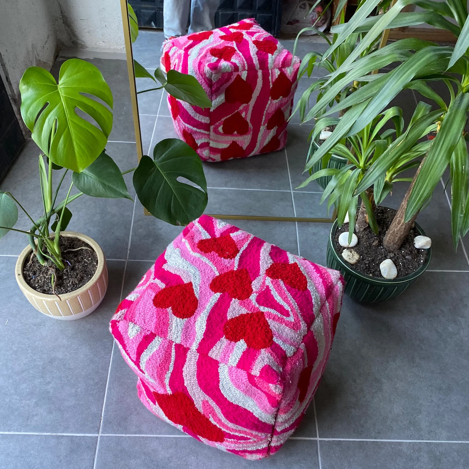 Innovative desig Customized logo Hand Tufted punch needle Floor Seat Cushion Tufted Cushions