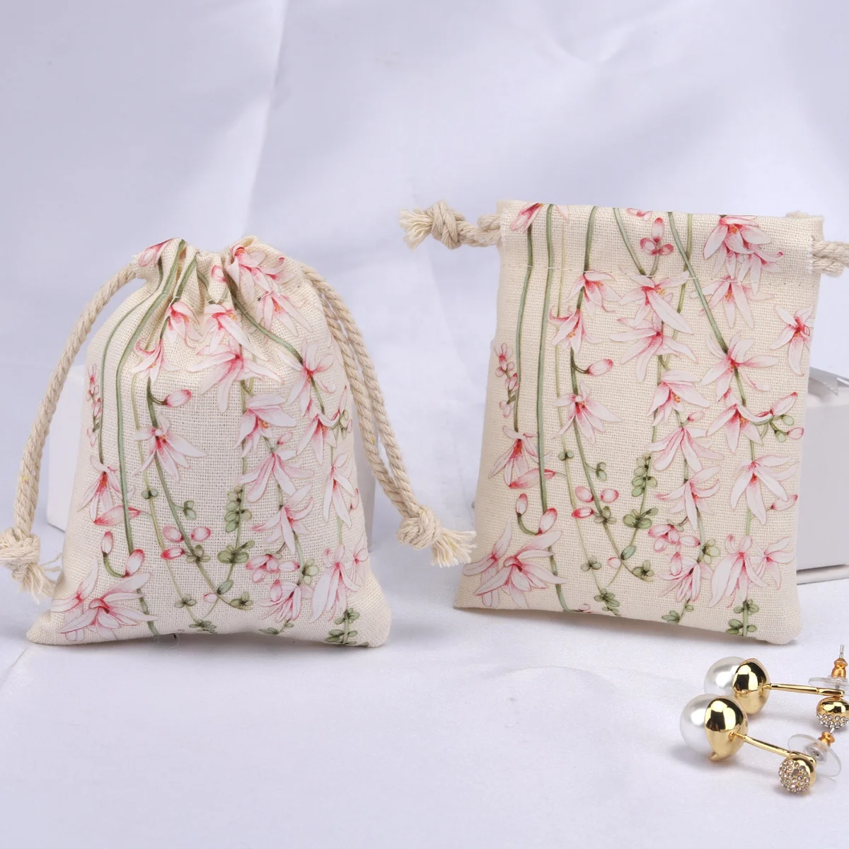 Индивидуальная упаковка из хлопка и льна для горячего тиснения, ювелирные изделия, лак для ногтей, маленькая бежевая хлопковая Подарочная сумка на шнурке