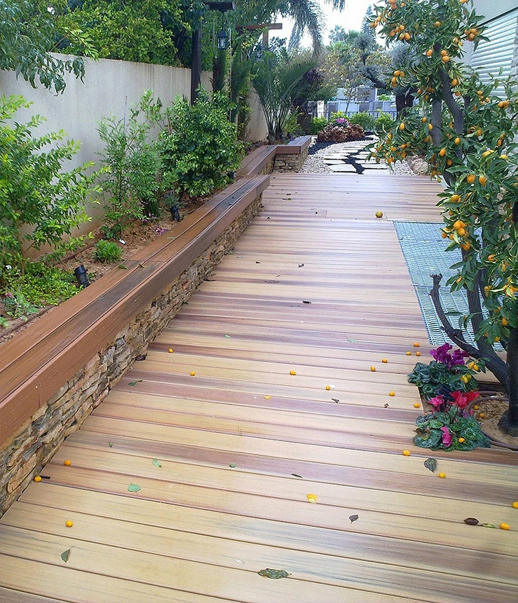 Co-extruded WPC decking wood plastic composite