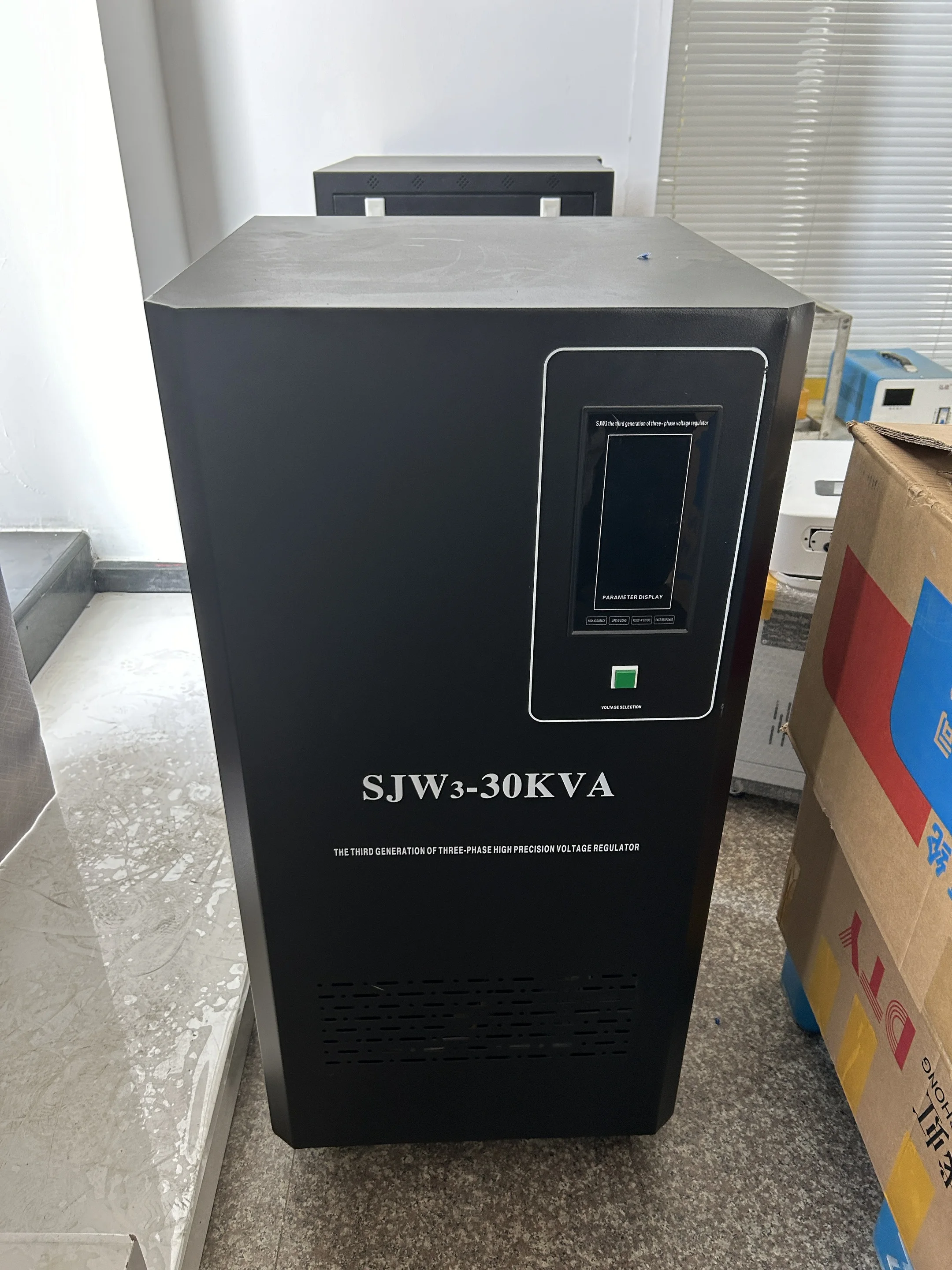 High Efficiency Three Phase Voltage Stabilizer 380V 400V 415V AVR 30KVA 50KVA 100KVA Voltage Regulator