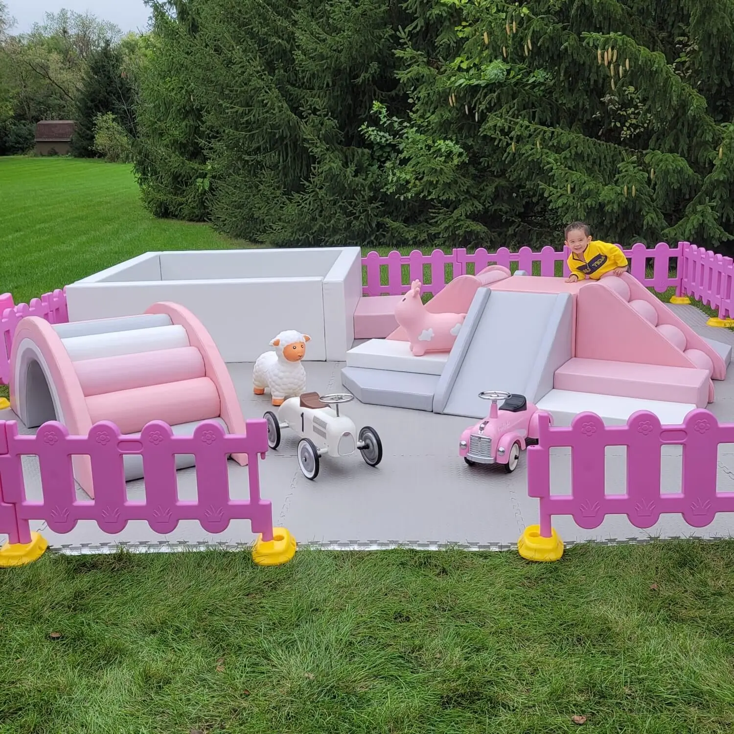 Kids Colorful Indoor Square White Balls Round Bounce House Party Velvet Baby Soft Play Ball Pit