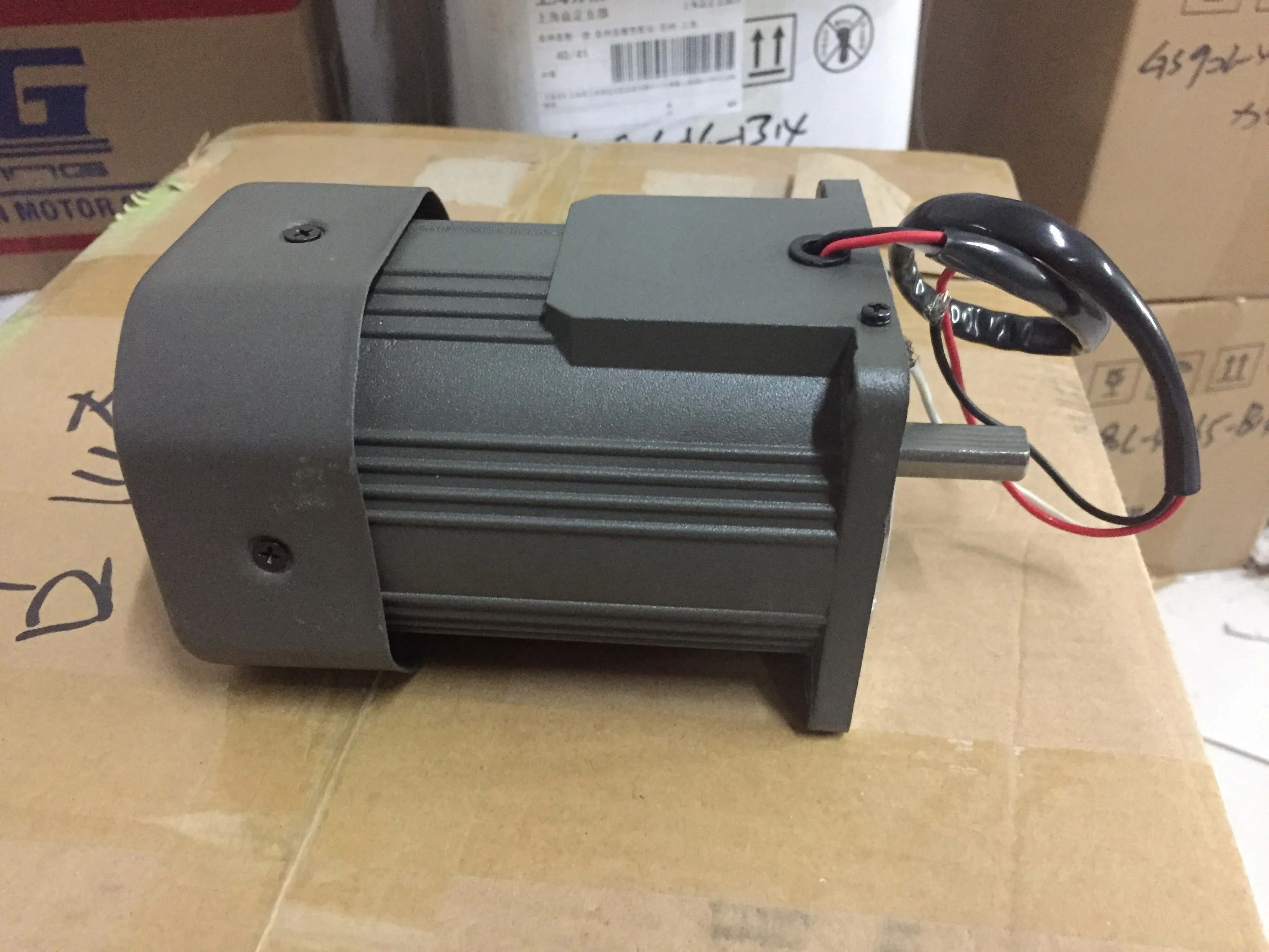 90W DC gear motor Z5D90-12 electric gearbox 12V 3100rpm good starting characteristics and speed regulation characteristics