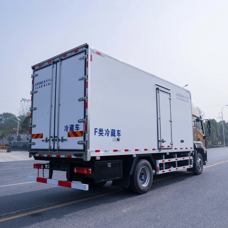 Foton Diesel LHD 4X2 Refrigerator Cargo Truck  6m box 8 Tons Capacity New Euro5 Isuzu Refrigerator Trucks Manual Transmission