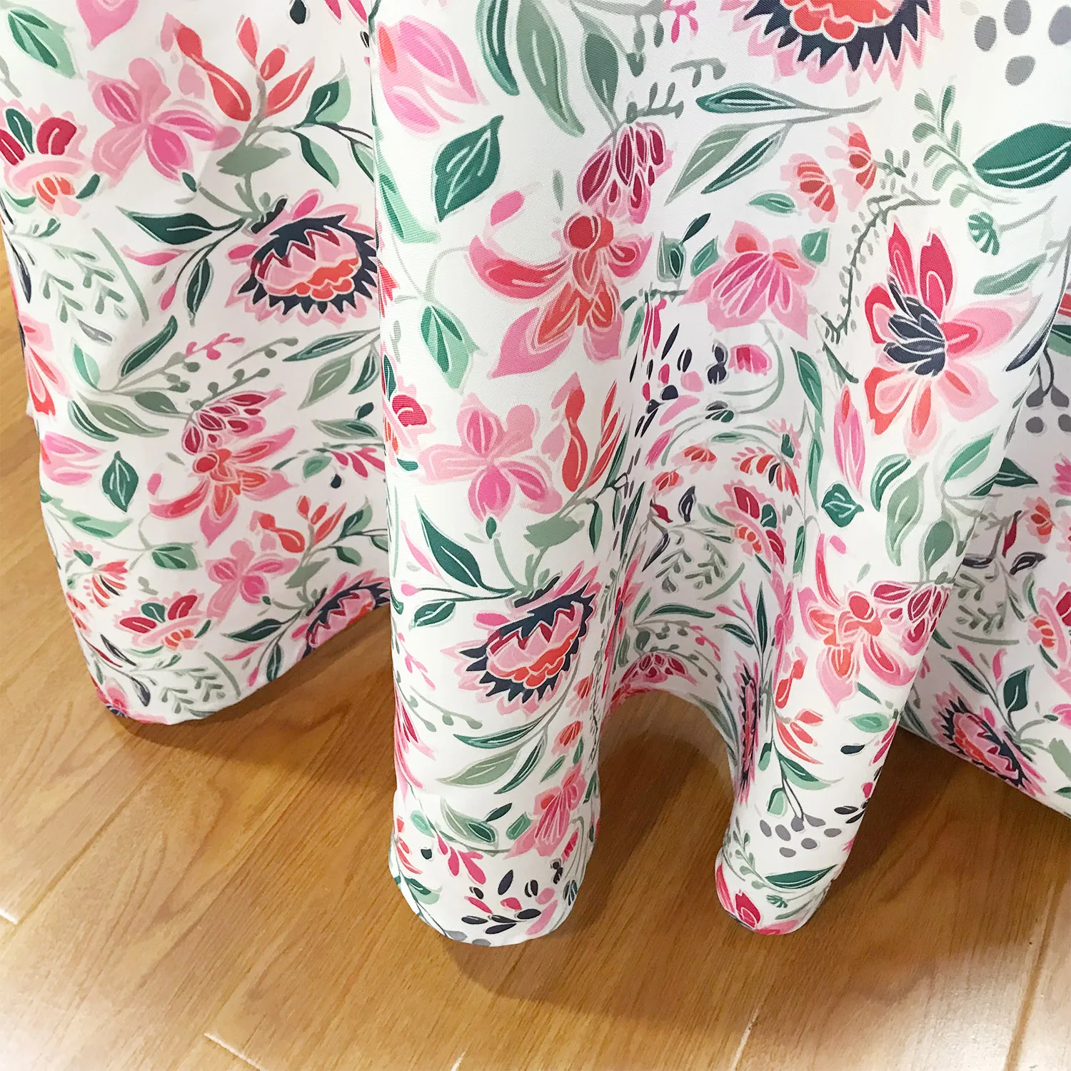 60-Inch Table Cover round Tablecloth in 180 gsm Fabric Fancy Polyester tablecloth  for Events and Weddings