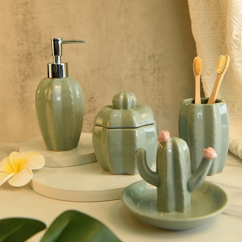Набор аксессуаров для ванной комнаты из керамики зеленого цвета в форме кактуса