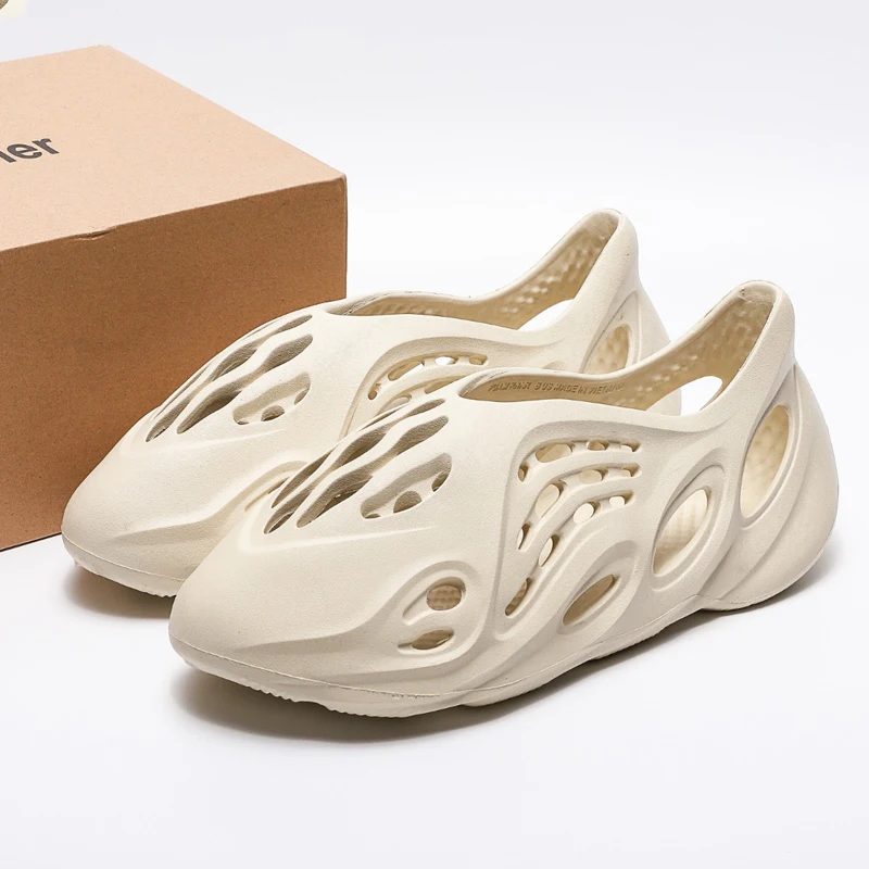 Foam Runner shoes are made of 100% environmentally friendly algae with integrated shoe design hole