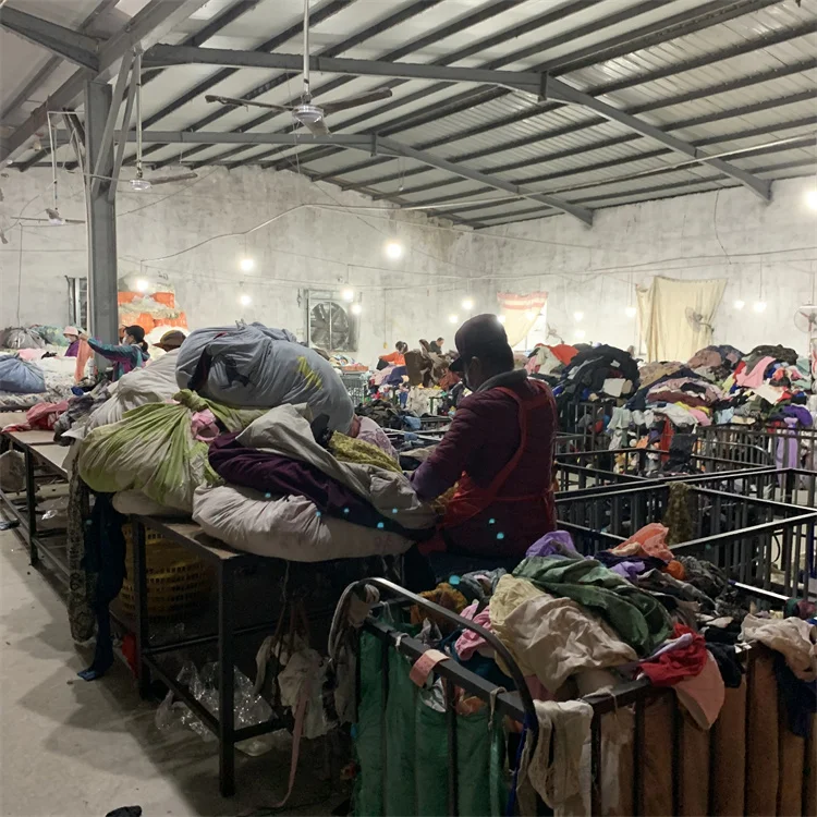 Rainbow Used Clothes Bags And Shoes sells in bales