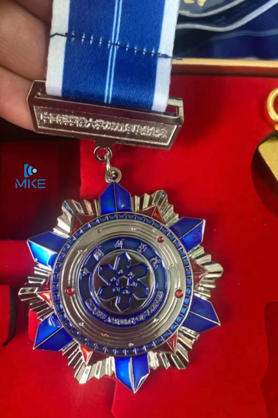 Сувенирные подарки на день основания университета подарочные металлические медали с логотипом школы