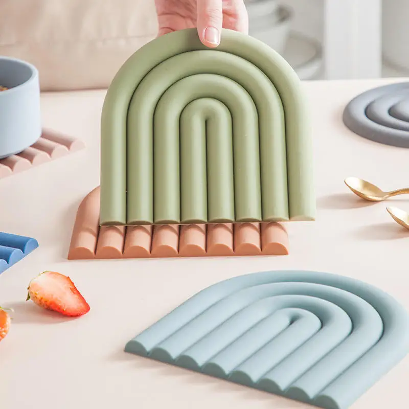 New design heat insulation thickened anti-scalding heat-resistant colorful silicone insulation pad