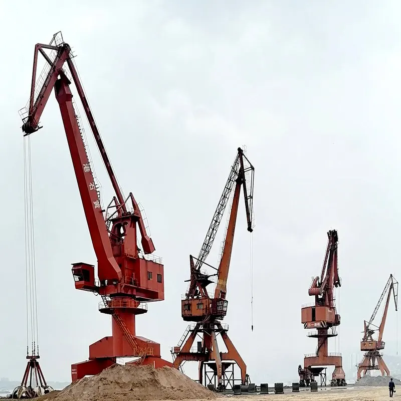 High quality 30t shipyard material handing mobile portal harbour type crane