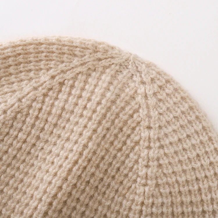 Производитель вязаных изделий на заказ, зимние универсальные вязаные дизайнерские шапки цвета хаки в японском и корейском стиле для простых поездок и защиты ушей