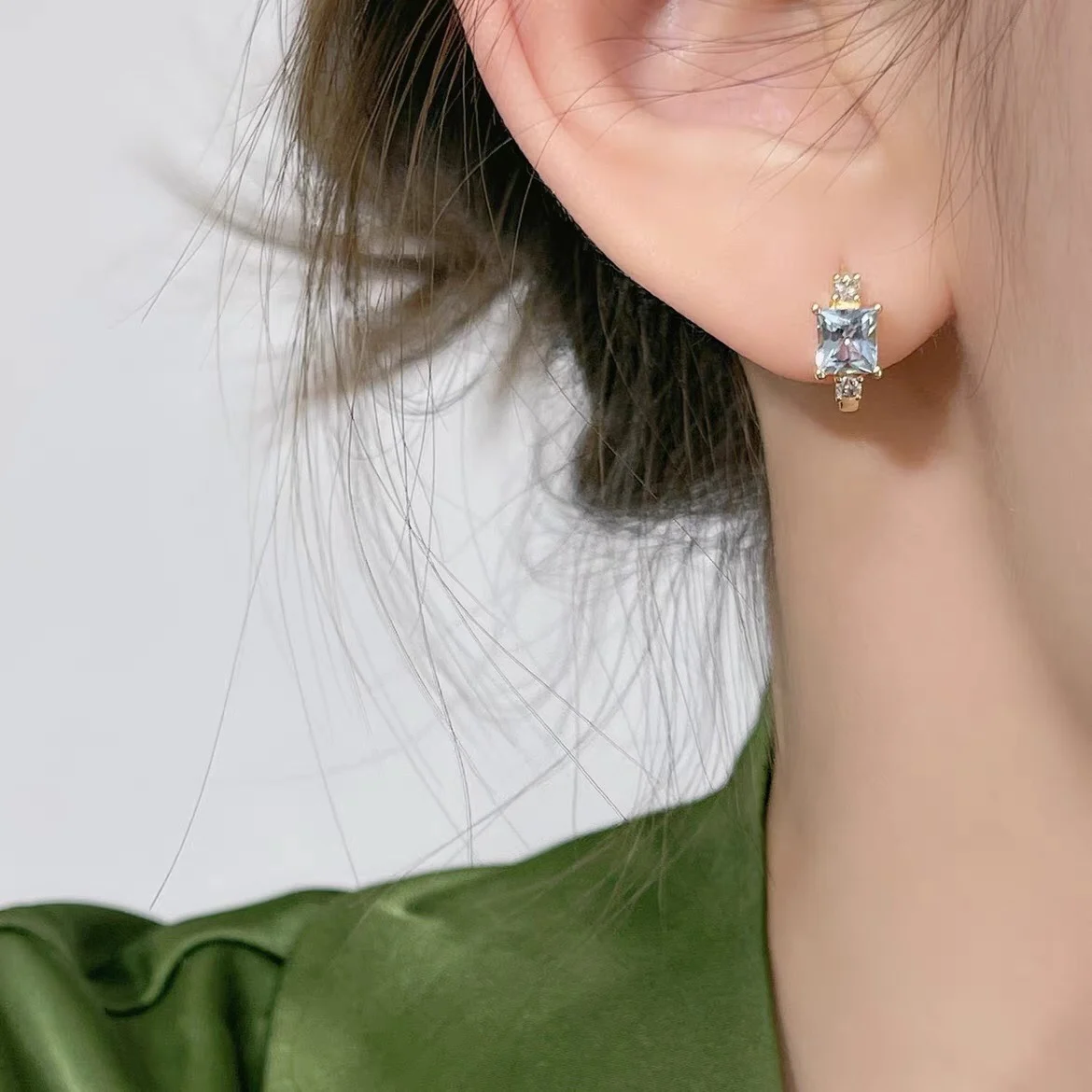 Серьги из серебра 925 пробы с цирконами