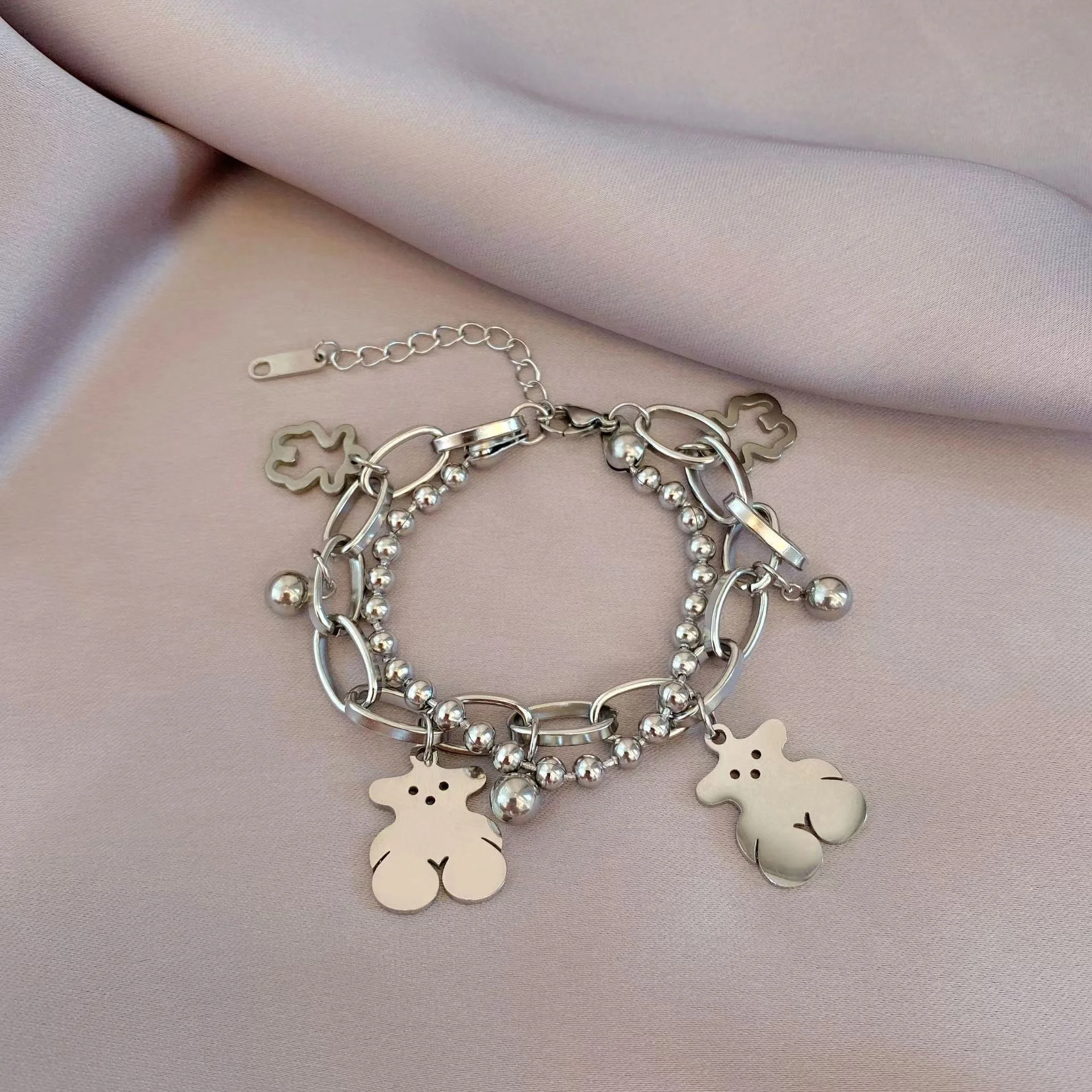 Bear bracelet female color preservation dark wind student Korea simple bestie Internet celebrity hip-hop trend to prevent fading