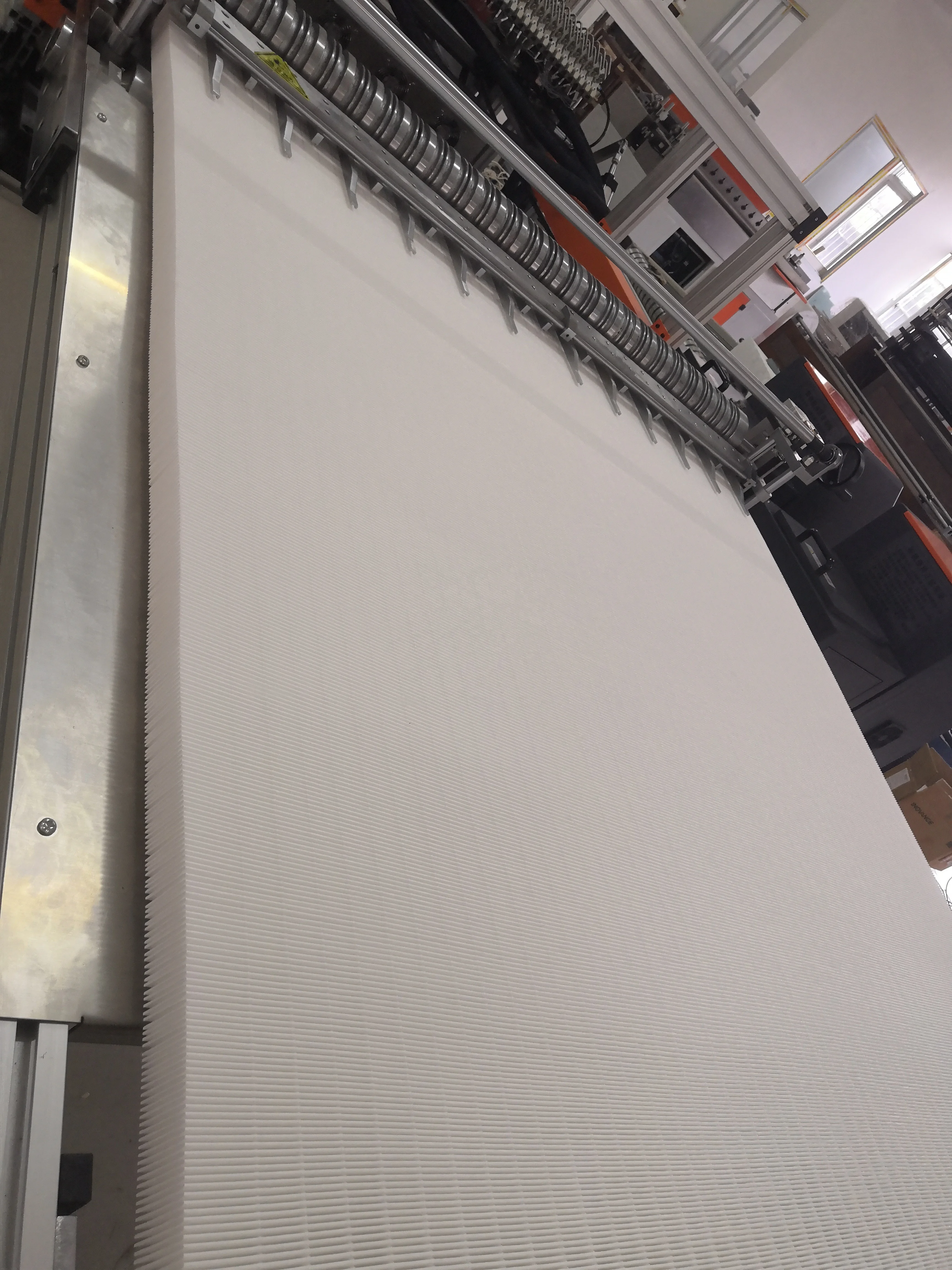 Машина для складывания автомобильной воздушной фильтровальной бумаги