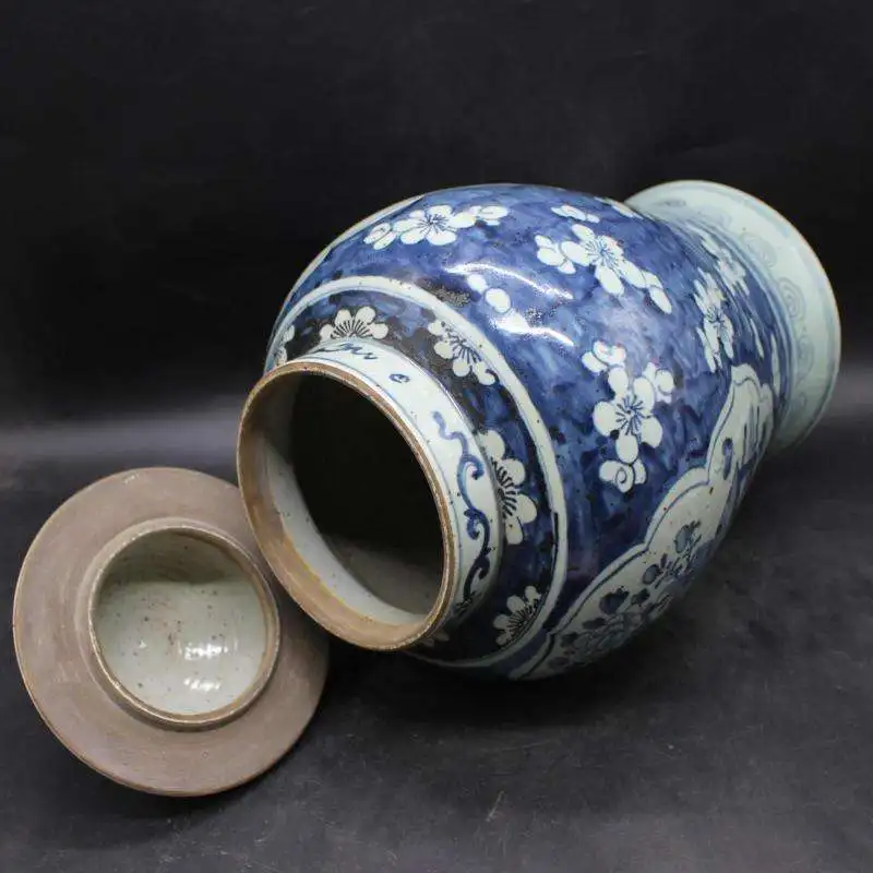 Decorate your home with elegant ceramic jars and vases featuring gold rims Nordic blue tones, and graceful porcelain designs