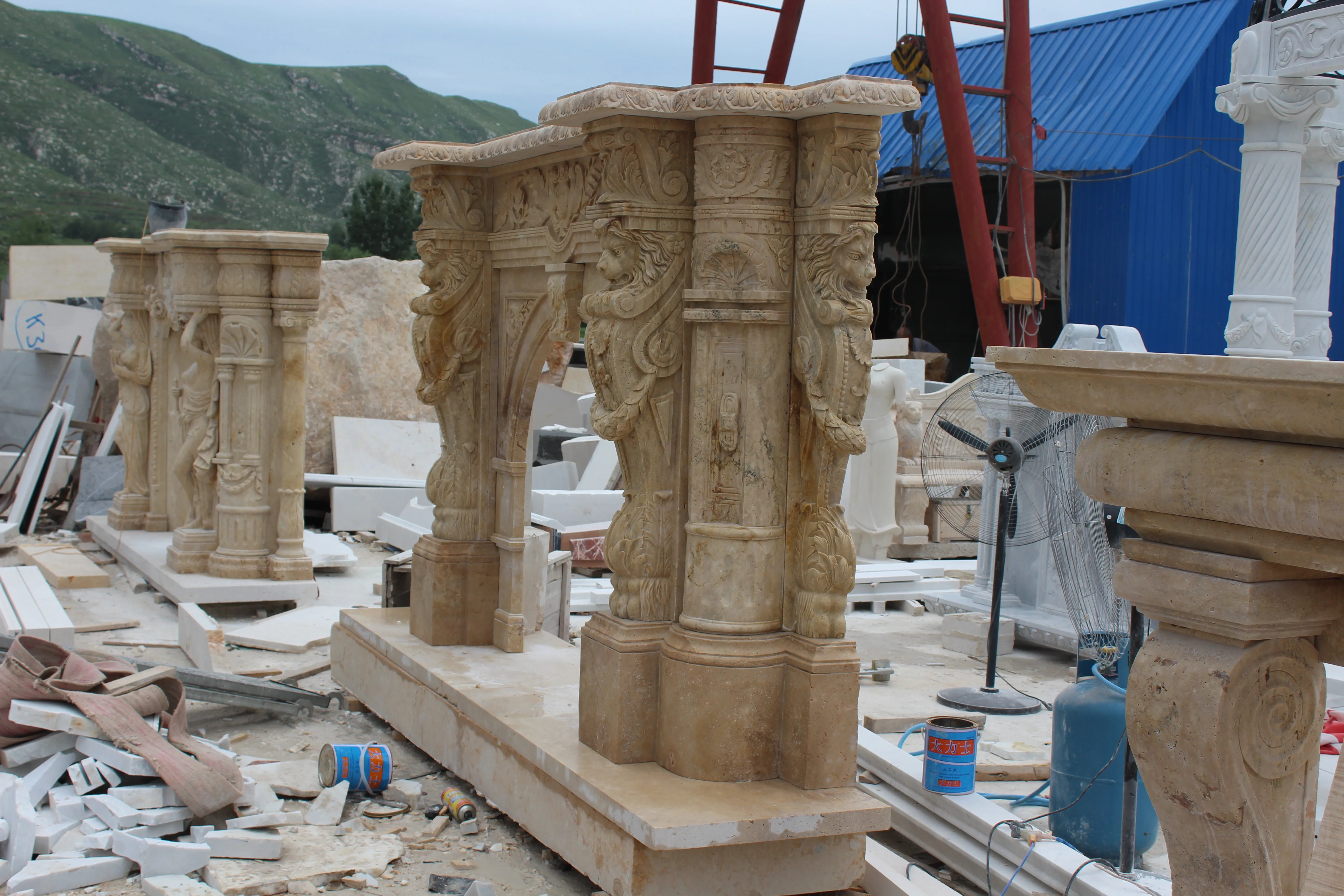 Luxury Yellow Natural Stone Marble Fireplace Lion Head Statue Marble Fireplace Surround Mantel Fireplace