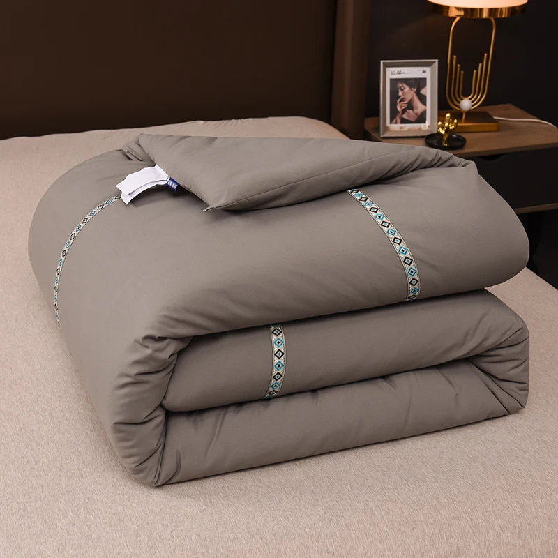 Wholesale Ultra Soft Hotel Brushed Microfibre Custom Solid Color Satin Embossed Polyester Fiber Comfort Bedding Quilt