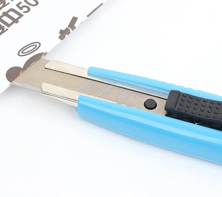 
Wholesale custom supply amazon hot style available art knife color plastic safety stainless durable utility art knife for office 