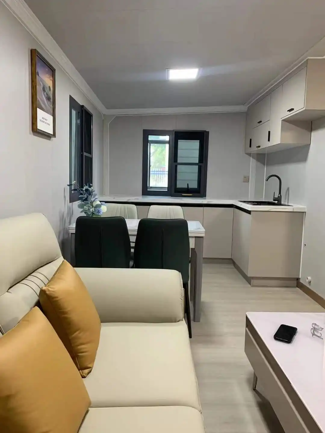 Luxury Expandable 40ft Container House 2 Bedroom 1 Bathroom Prefabricated Modular Office Home Steel Sandwich Panel 20ft 40ft