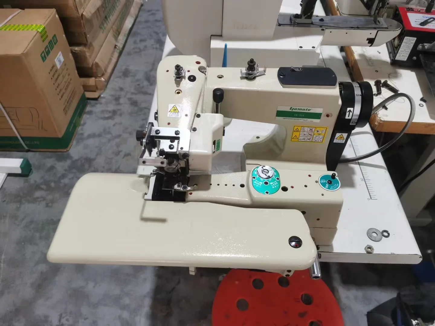 Yamato CM364 Single Needle 1 Thread Chain Stitch Blind Stitch Machine with Differential Feed and Skip Stitch Mechanism