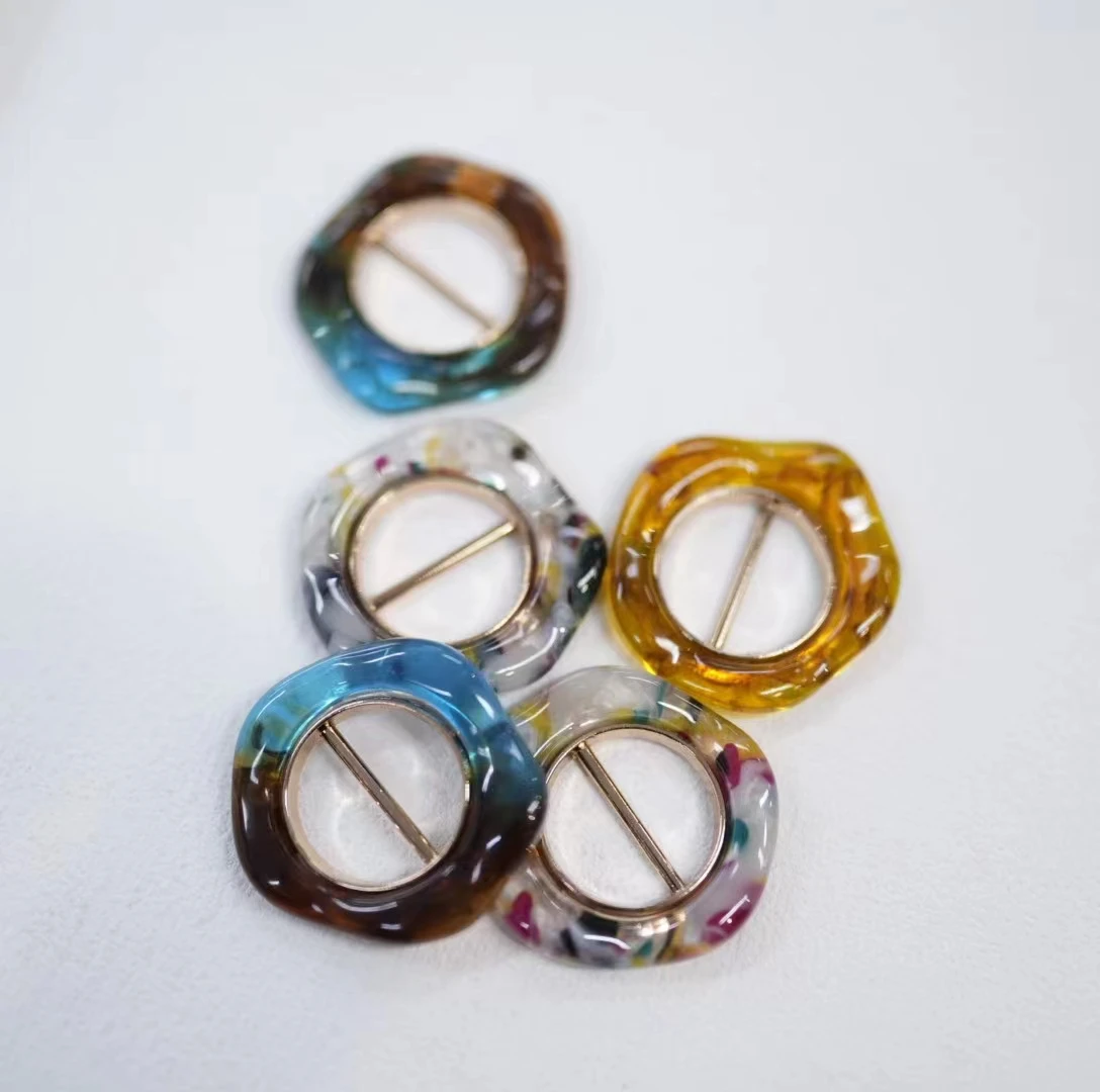 Brown Button Waist Buckle Arrival Wholesale Glitter Resin New Clip Buckles Plastic for Clothes Custom Desgin Elegant