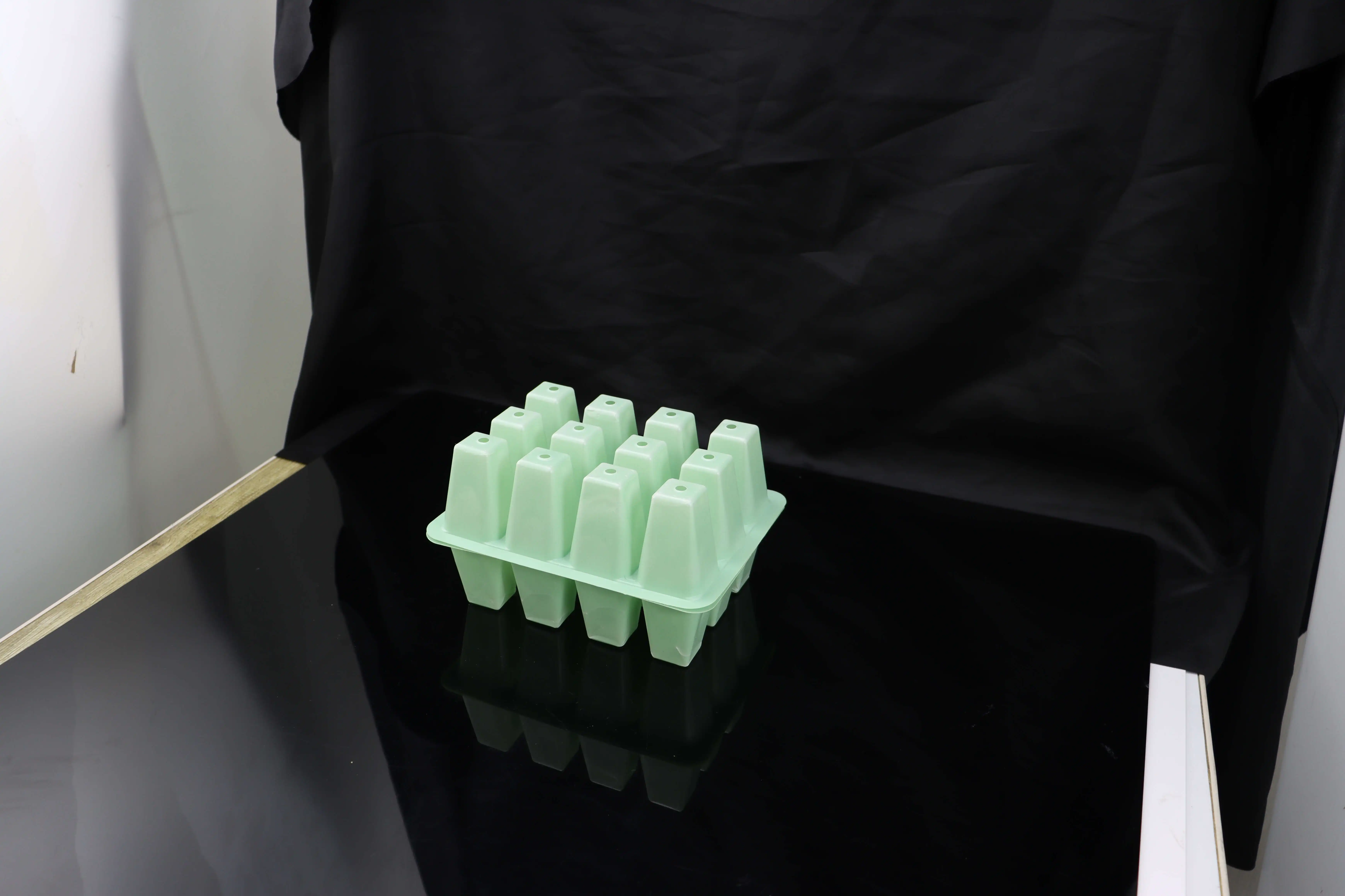 2023 New Design Eco-Friendly Seed Planting Starter Propagation Ps 12 Grids Plant Grow Tray